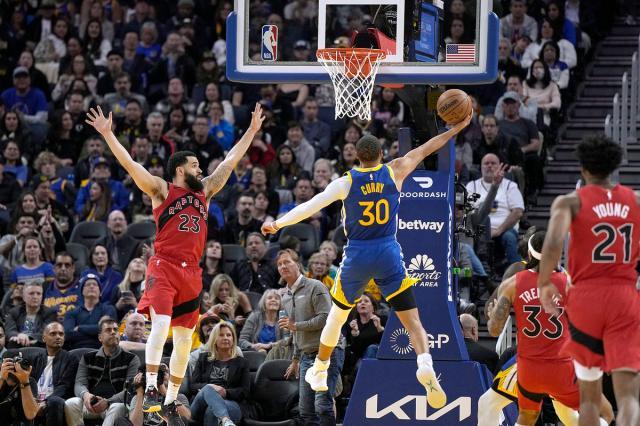 内外两开花击溃猛龙 勇士胜率重返50%以上